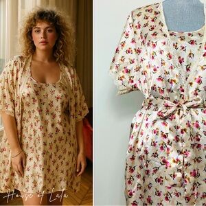 Vintage Floral Nightgown Robe Lingerie Set. Size medium Large.